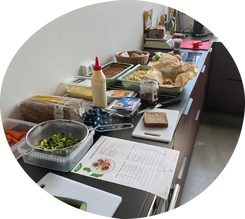 Køkken fyldt med mad